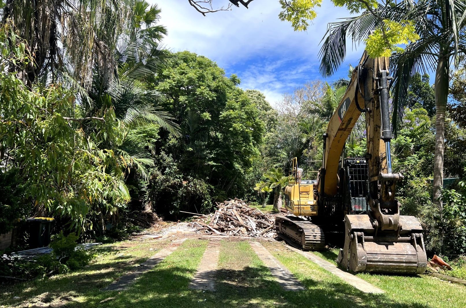 27 Lobe_Street Excavator-1